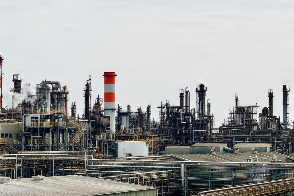 原材料の不足と供給不安定が影響している