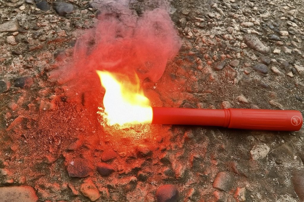 タイムズカーを擦ってしまった場合、どうすればいいですか？｜ステップ1：二次事故の防止と安全確保