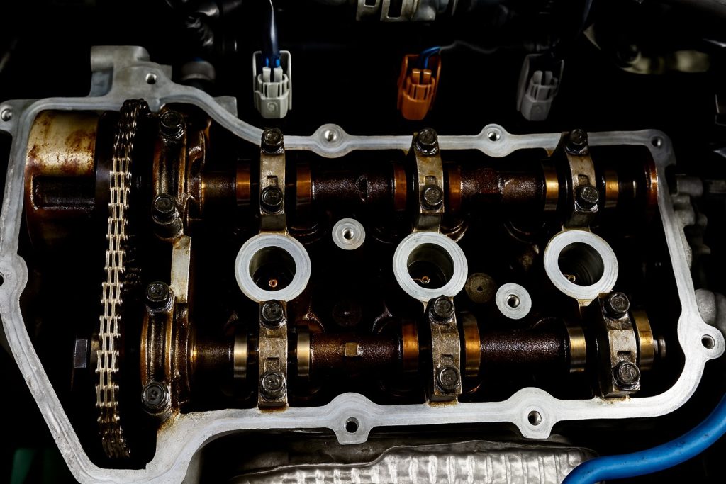 オイル交換と燃費、寿命の関係性｜性能低下が招く症状の連鎖