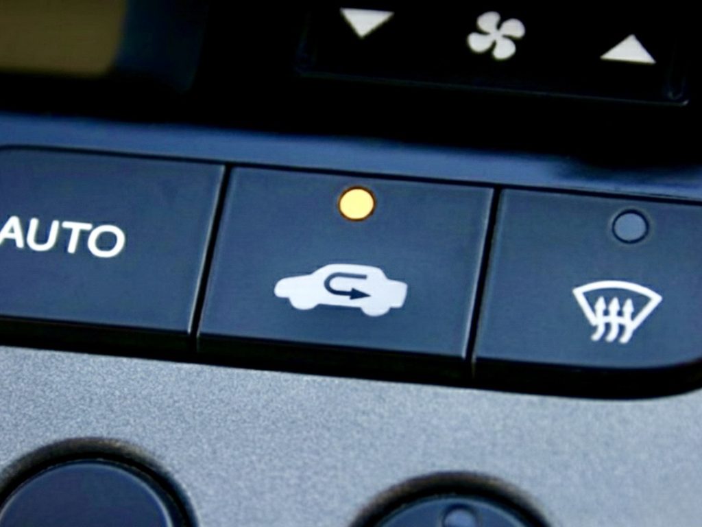 エアコンの外気導入を活用して車内を乾燥させる